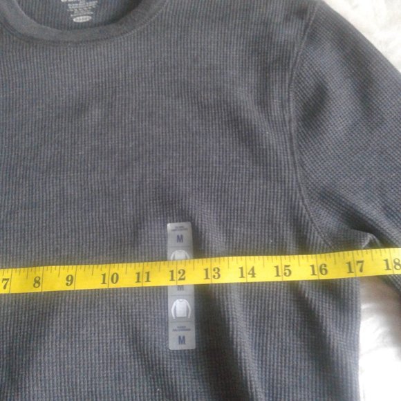 mens med.long sleeve t-shirt/sweater nwt old navy brand - Picture 6 of 8